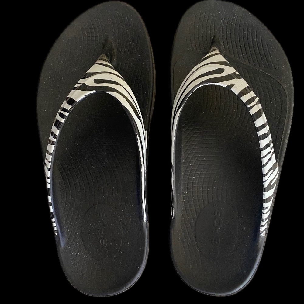 OOFOS Flip Flops